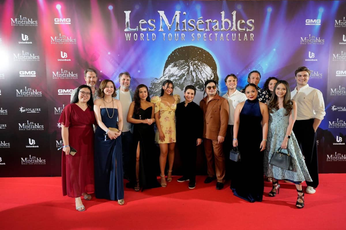 THE UnionBank Team together with Lea Salonga (seventh from left) along with the principal cast of ‘Les Misérables: World Tour Spectacular.’