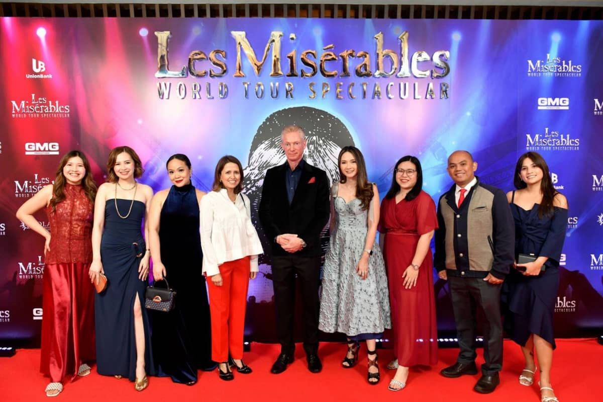 UNIONBANK CEO Ana Delgado (fourth from left) and GMG CEO Carlos Candal (middle) with the UnionBank Cards Portfolio Usage Team.