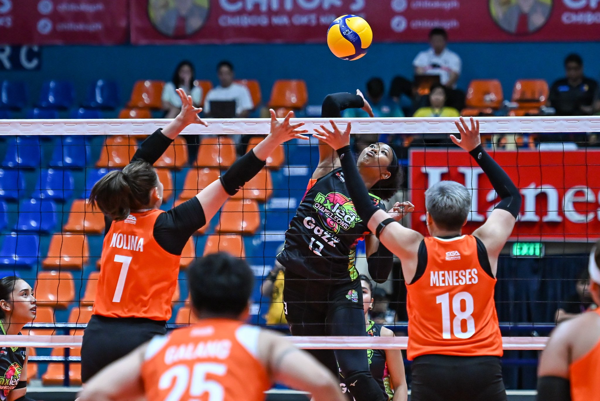 Good as Advertised: Chameleons survive acid test, slip past Foxies