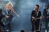 ROSÉ and Bruno Mars kicked off the 2026 Grammys with an electrifying performance of their hit track ‘APT.’