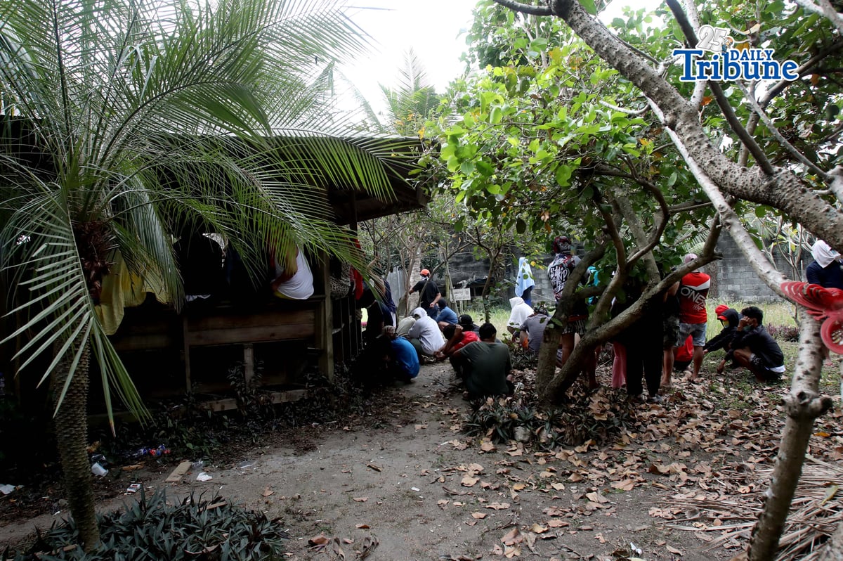 (February 05 2026) The 65 Filipino 54 men and 11 women rescued at the illegal factory in Pampanga, during the Joint operation of the Philippine National Police (PNP) and the Bureau of Customs (BOC). Sec. Remulla said the rescued Pinoy they force to work inhumane conditions, they leave at the barracks were set up at a grassy area of the lot and were made only of wooden planks and corrugated metal roof sheets, no windows no electric fan theres only one light they’re only sleeping on makeshift beds. Photo/Analy Labor