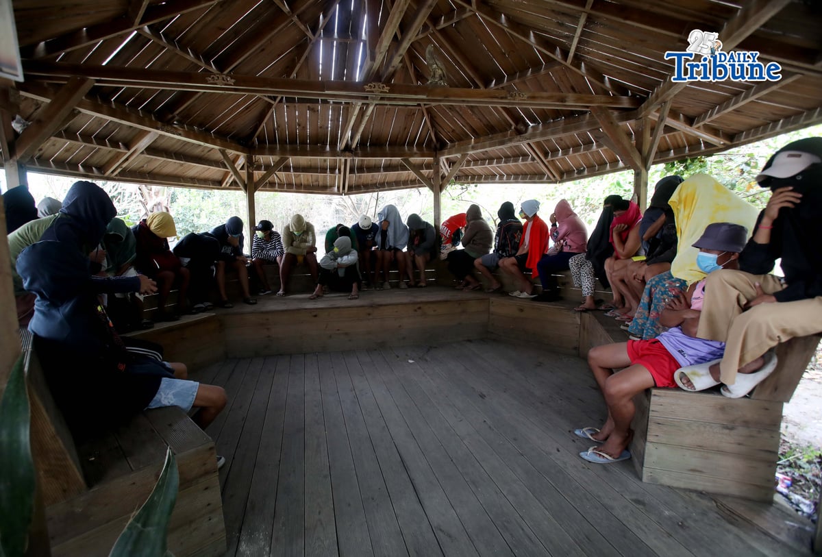 (February 05 2026) The 65 Filipino 54 men and 11 women rescued at the illegal factory in Pampanga, during the Joint operation of the Philippine National Police (PNP) and the Bureau of Customs (BOC). Sec. Remulla said the rescued Pinoy they force to work inhumane conditions, they leave at the barracks were set up at a grassy area of the lot and were made only of wooden planks and corrugated metal roof sheets, no windows no electric fan theres only one light they’re only sleeping on makeshift beds. Photo/Analy Labor
