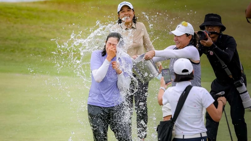 Huang dominates at Summit