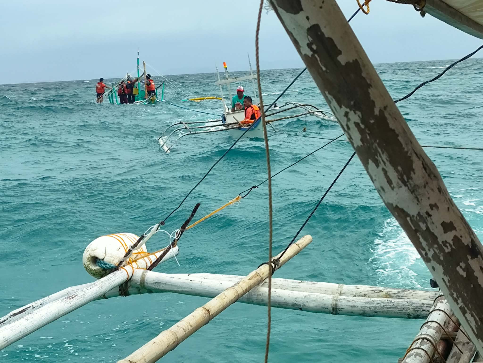 Three rescued after boat capsizes off Masbate
