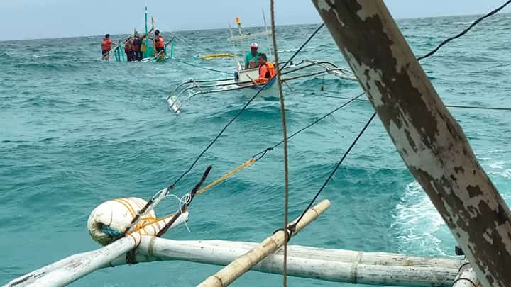 Rescue operation for the three passengers of motorized banca Realyn off the waters of Dimasalang, Masbate
