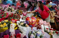 Flower shops get ready for Valentine's Day