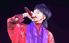 G-Dragon kicks off first-ever solo fan meet in Southeast Asia
