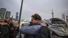 French duo walks to Shanghai