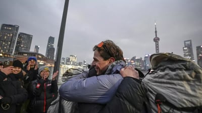 French duo walks to Shanghai