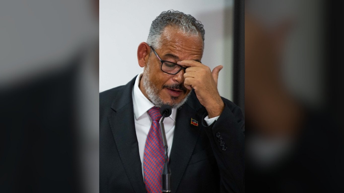 Haiti’s transitional council hands power
to prime minister
