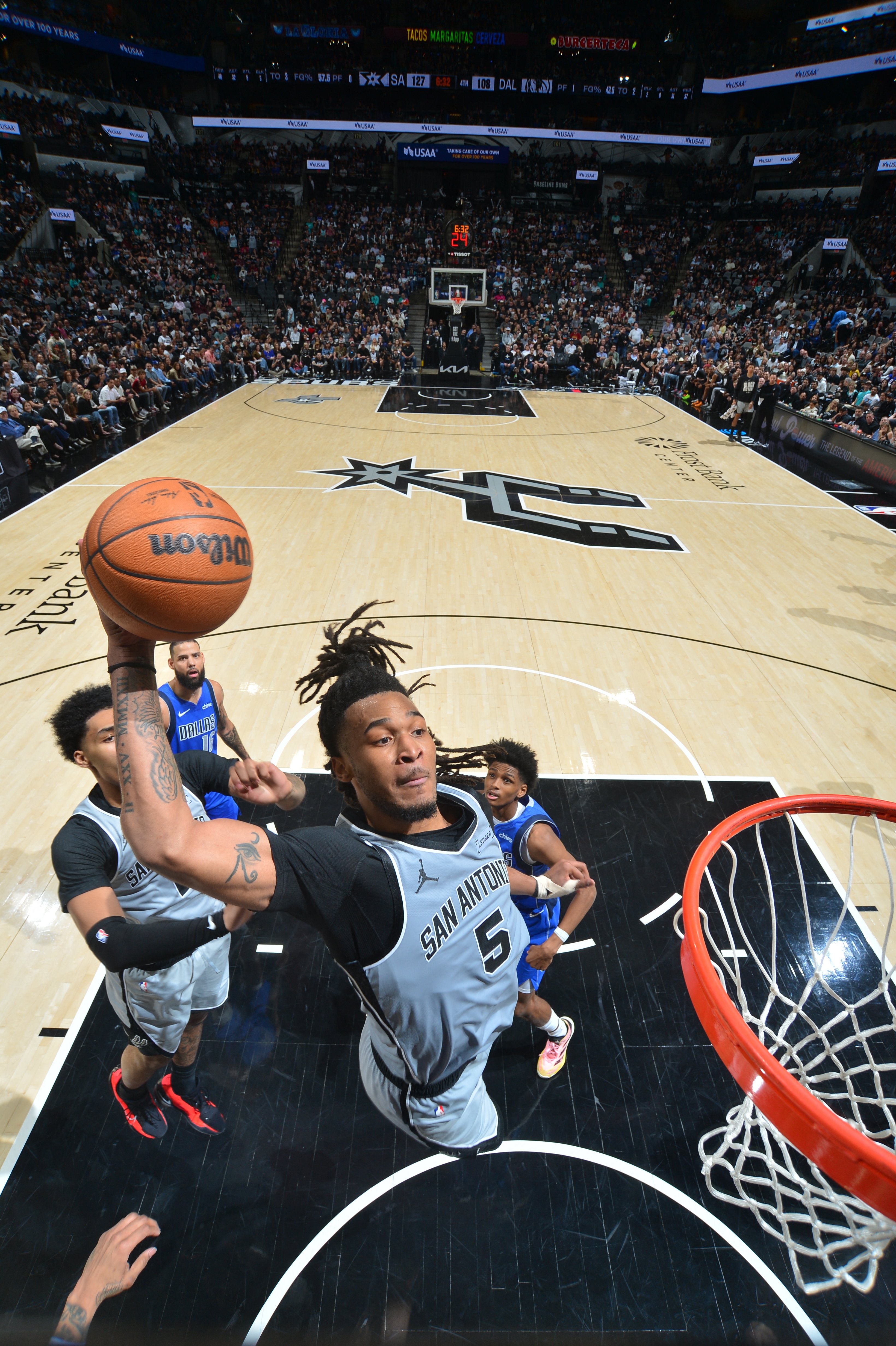Castle’s 40-point triple-double sinks Mavericks
