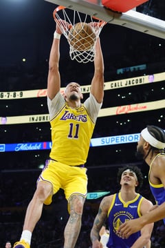 Hayes makes NBA dunk contest debut
