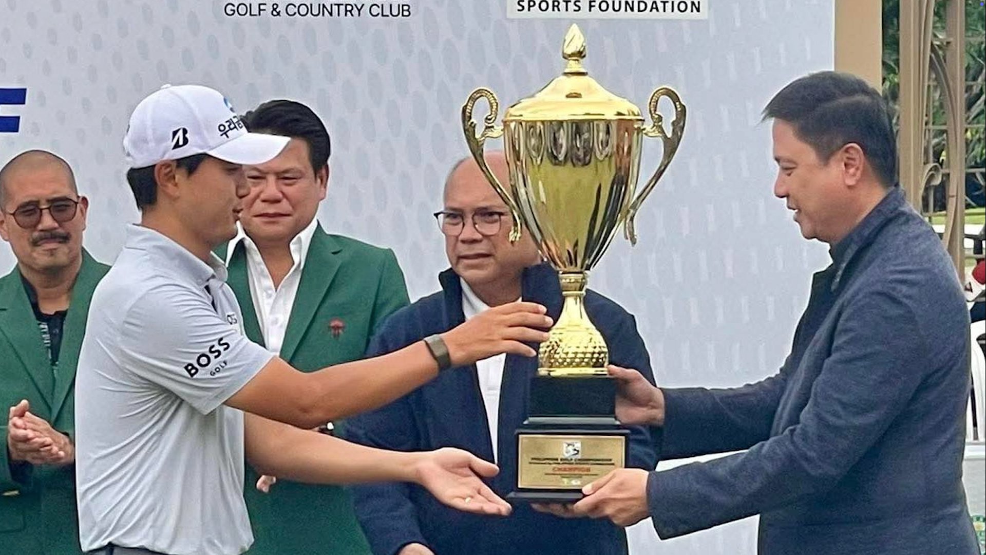 KOREAN Wooyoung Cho (left) beams with pride while receiving the PGC trophy from PSC chairman Patrick 'Pato' Gregorio during the awarding ceremony on Sunday.