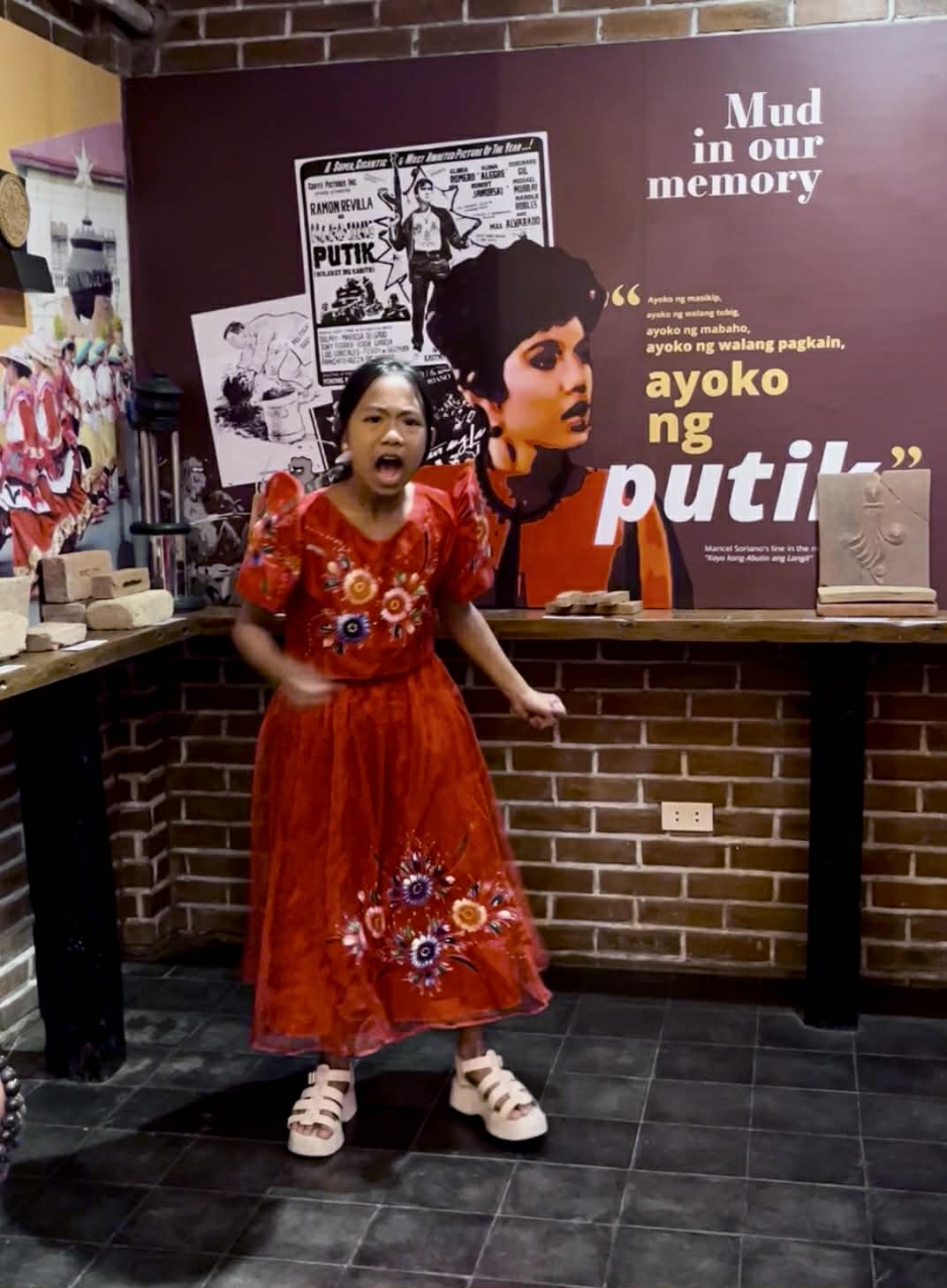 A TOUR guide inside the town’s museum intensely delivering a famous line from a Maricel Soriano movie.