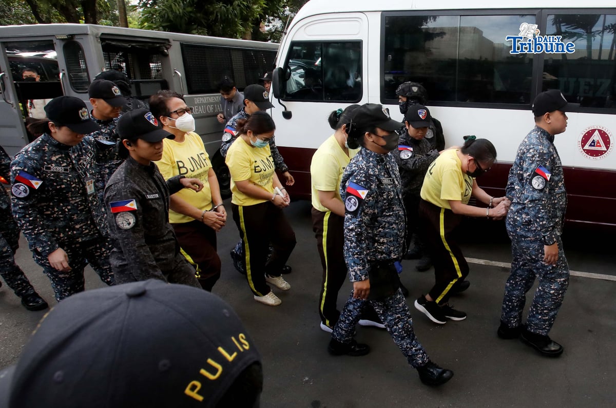 Bureau of Jail Management and Penology (BJMP) personnel heavily guarded former Senator Ramon “Bong” Revilla Jr., along with 15 co-accused, as they arrived at the Sandiganbayan in Quezon City on Monday, February 9, 2026, to attend the hearing on their malversation and graft cases over alleged anomalous flood control projects. Photo/Analy Labor