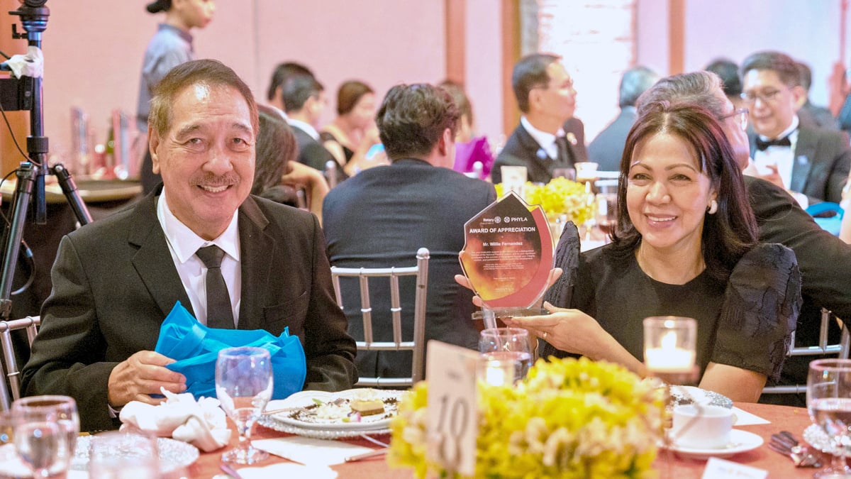 DAILY TRIBUNE president Willie Fernandez and executive vice president Chingbee Fernandez.