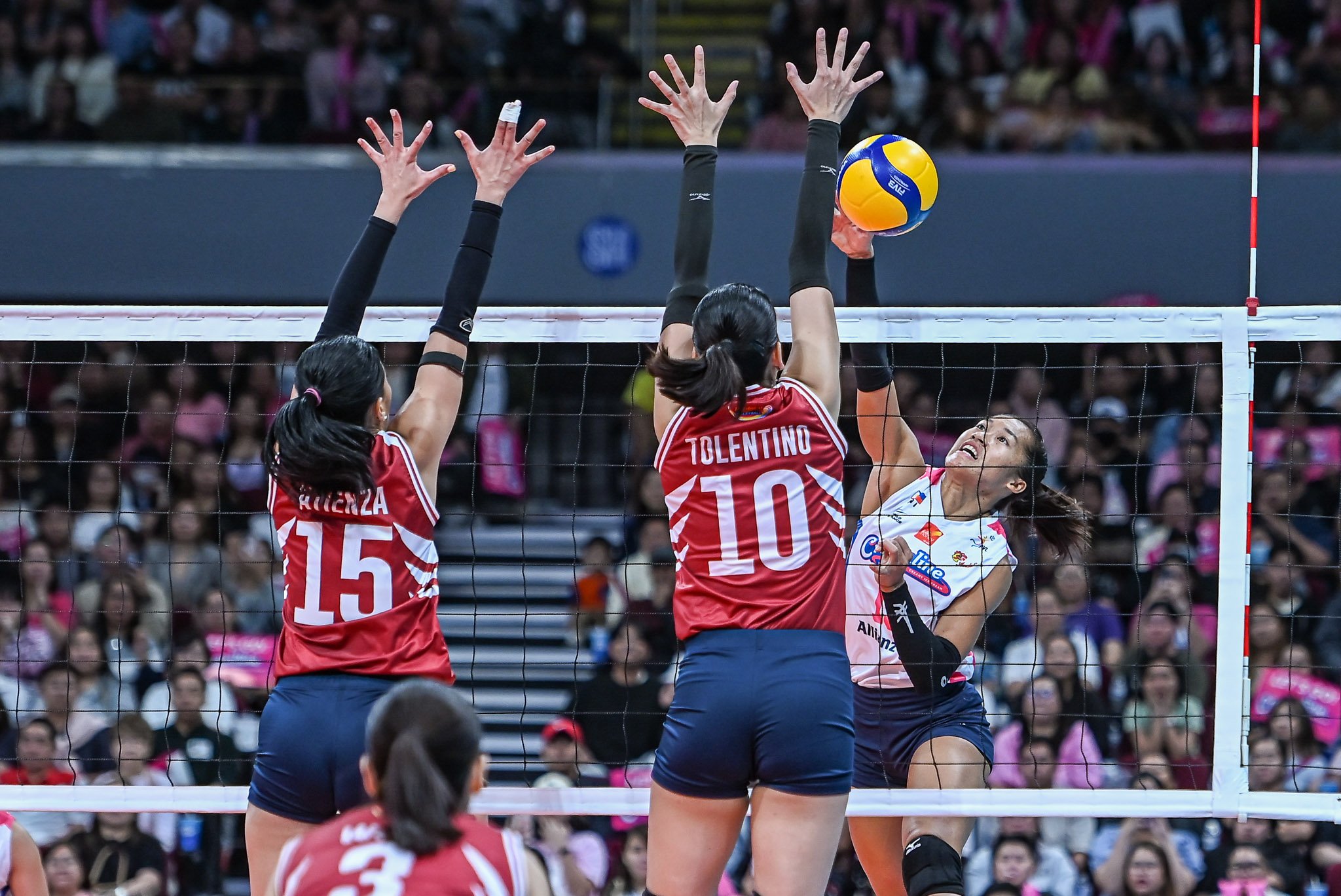 Creamline bounces back, beats Choco Mucho for first win