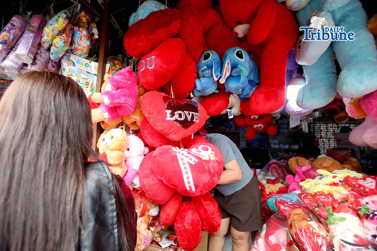 (February 10 2026) Sales lady at Commonwealth market in Quezon City, tends her customer buying a colourful heart shape and stuffed toys for a gift to their loved ones on Tuesday February 10 2026, days before valentines day celebration. Photo/Analy Labor