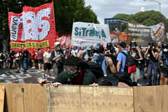Tear gas, firebombs at Argentine protests over labor reform