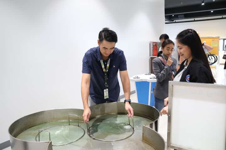 MAYOR Rolen Paulino Jr. tried the huge bubble maker as the Department of Science and Technology (DOST) and the City Government opened the Regional Mobile Science Centrum Exhibit at the 3rd Floor of the Olongapo City Civic Center in Olongapo City, Zambales on 11 February 2026.