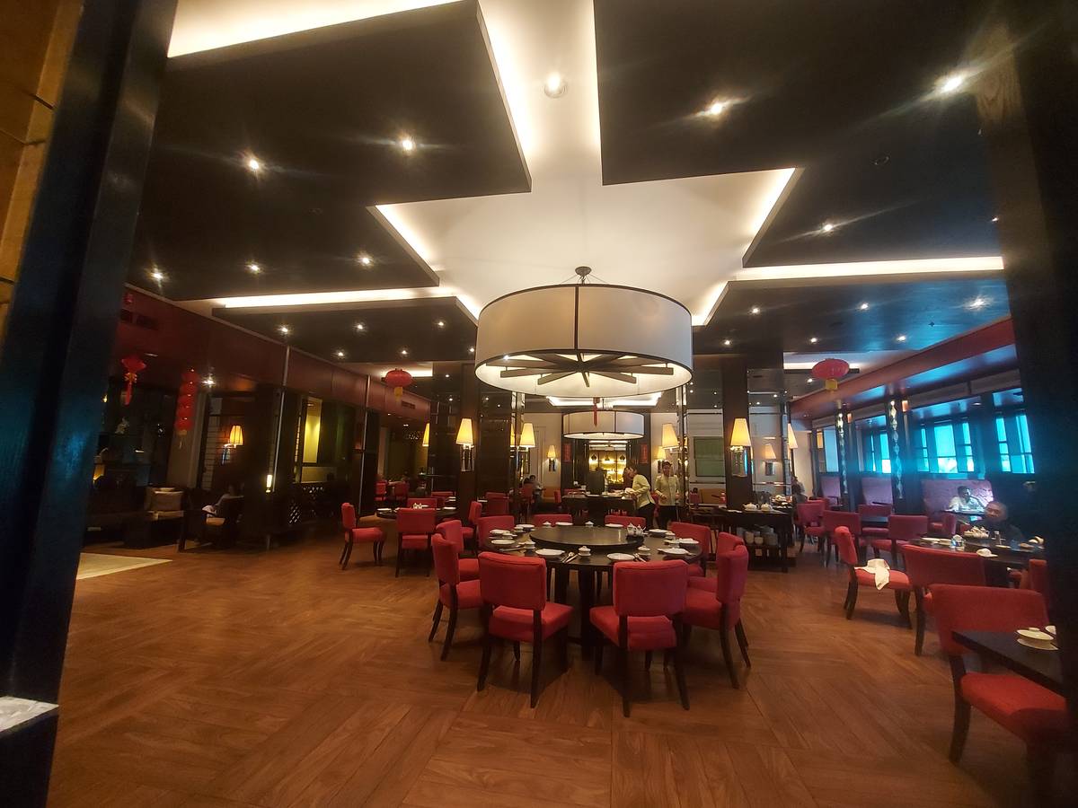 JASMINE, the Chinese restaurant of New World Hotel, provides a cozy atmosphere for date nights.