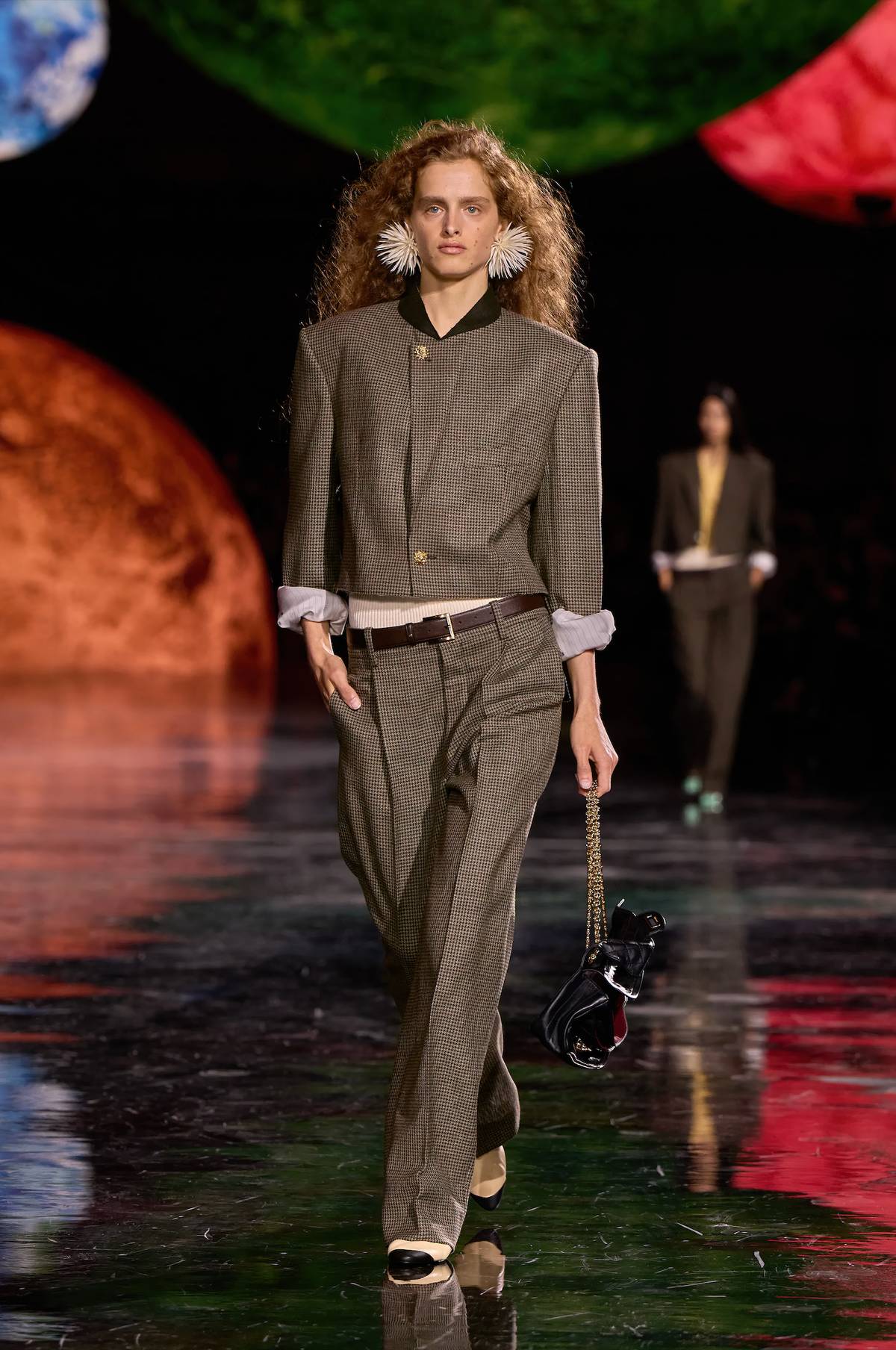 STRONGbut sexy suit from Chanel Spring Summer 2026.