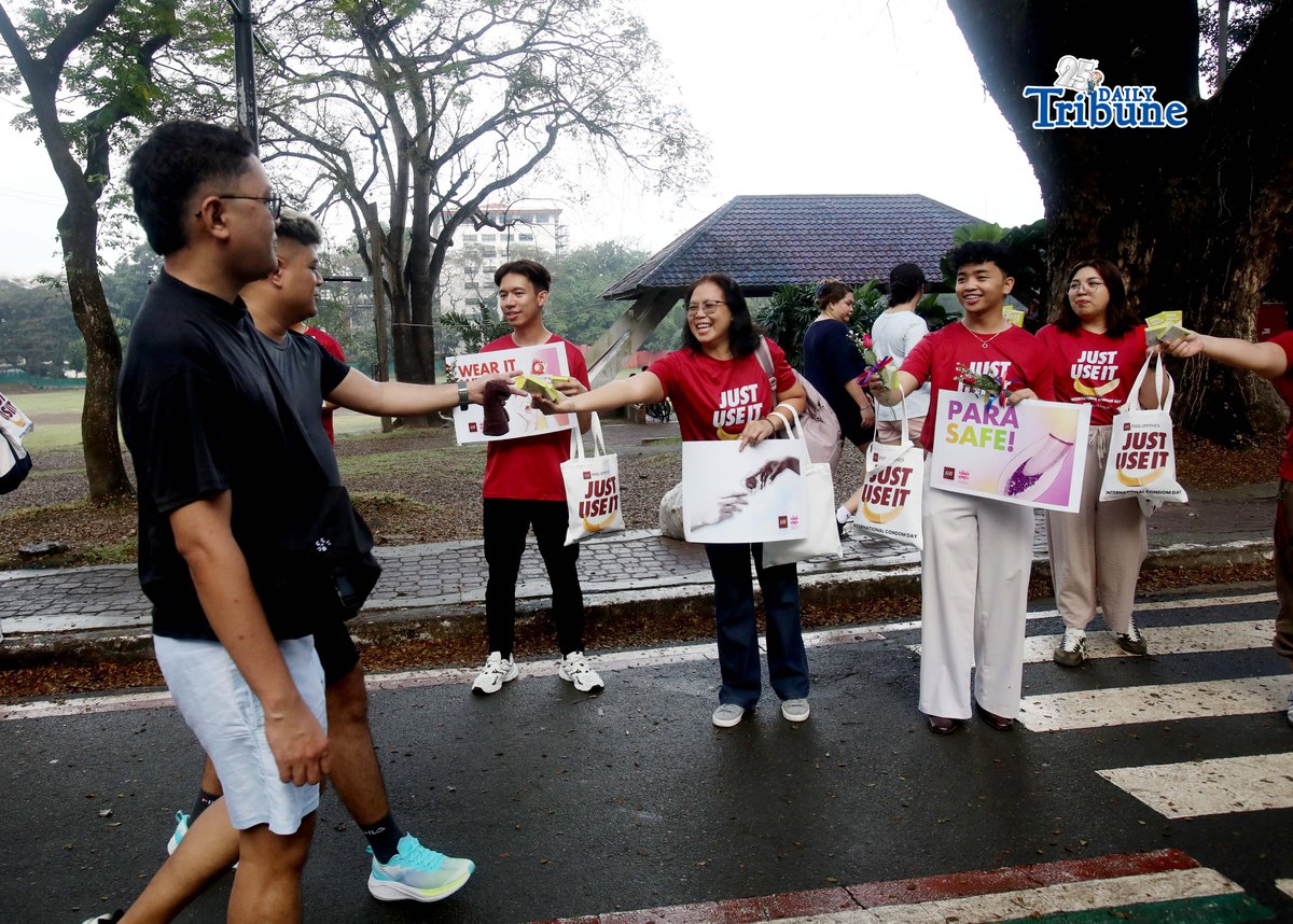 The AIDS Healthcare Foundation, in partnership with youth group PANTAY, handed out free condoms and roses to early morning joggers at University of the Philippines Diliman on Saturday, Feb. 14, 2026.
The giveaway marked Valentine’s Day and followed the observance of International Condom Day on Feb. 13. In June 2025, the Philippines Department of Health declared the HIV/AIDS crisis a public health emergency after a 500% rise in infections among 15- to 25-year-olds.