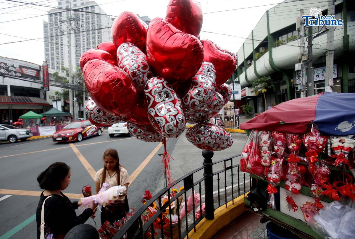 V-DAY GIFT SELLERS ALONG MORATO