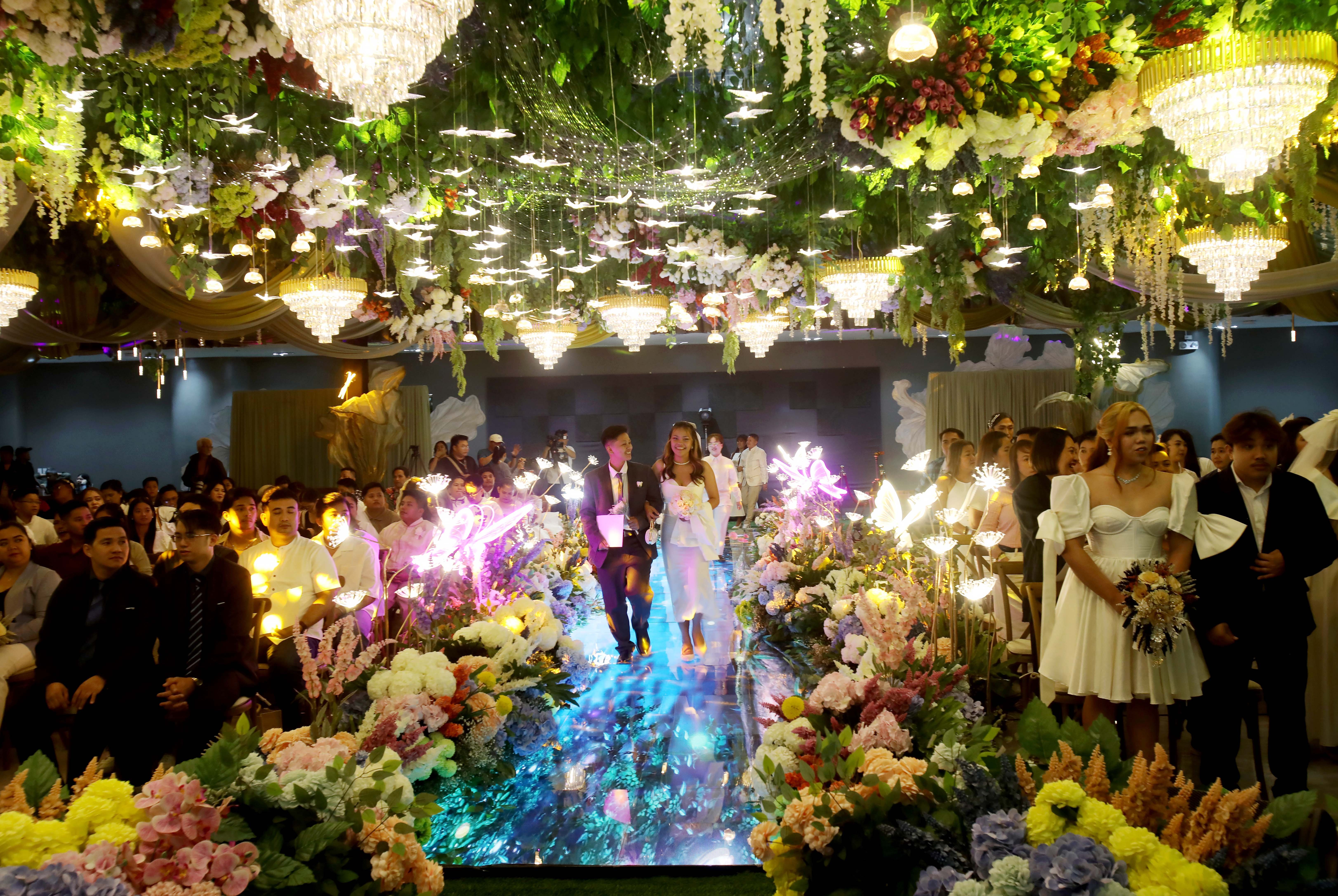 129 LGBTQIA+ couples exchange vows in QC