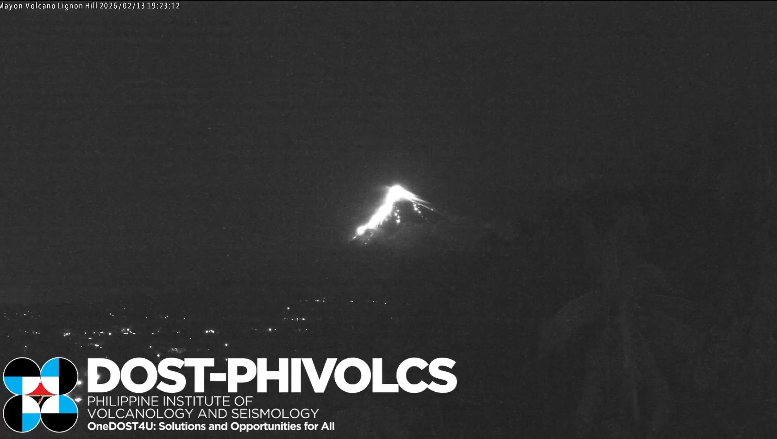 Mayon spews ash, Alert Level 3 stays