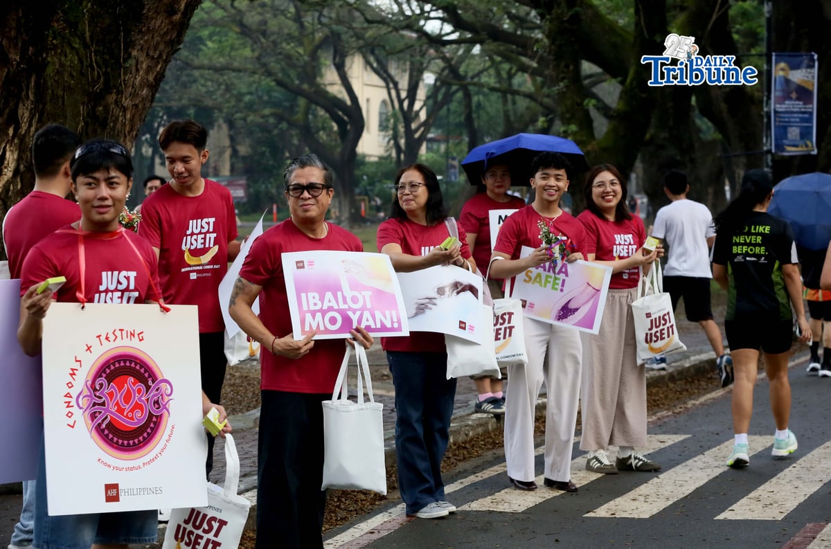 The AIDS Healthcare Foundation, in partnership with youth group PANTAY, handed out free condoms and roses to early morning joggers at University of the Philippines Diliman on Saturday, Feb. 14, 2026.
The giveaway marked Valentine’s Day and followed the observance of International Condom Day on Feb. 13. In June 2025, the Philippines Department of Health declared the HIV/AIDS crisis a public health emergency after a 500% rise in infections among 15- to 25-year-olds.