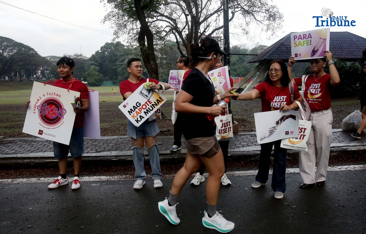 The AIDS Healthcare Foundation, in partnership with youth group PANTAY, handed out free condoms and roses to early morning joggers at University of the Philippines Diliman on Saturday, Feb. 14, 2026.
The giveaway marked Valentine’s Day and followed the observance of International Condom Day on Feb. 13. In June 2025, the Philippines Department of Health declared the HIV/AIDS crisis a public health emergency after a 500% rise in infections among 15- to 25-year-olds.