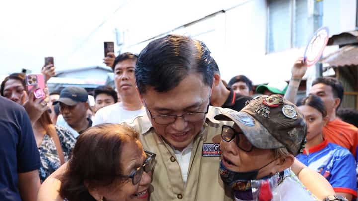 SENATOR Christopher “Bong” Go meets displaced residents in Barangay 76-A to assess needs and provide relief.