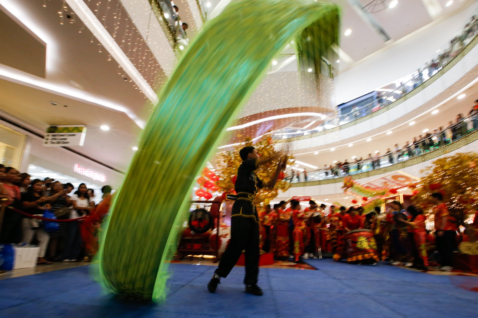 Members of the Philippine LingNam Athletic Federation perform traditional Chinese martial arts during SM City San Lazaro’s “Grand Lucky Dance” on Sunday, 15 February 2026, drawing crowds of shoppers as Manila marks the height of Lunar New Year celebrations.