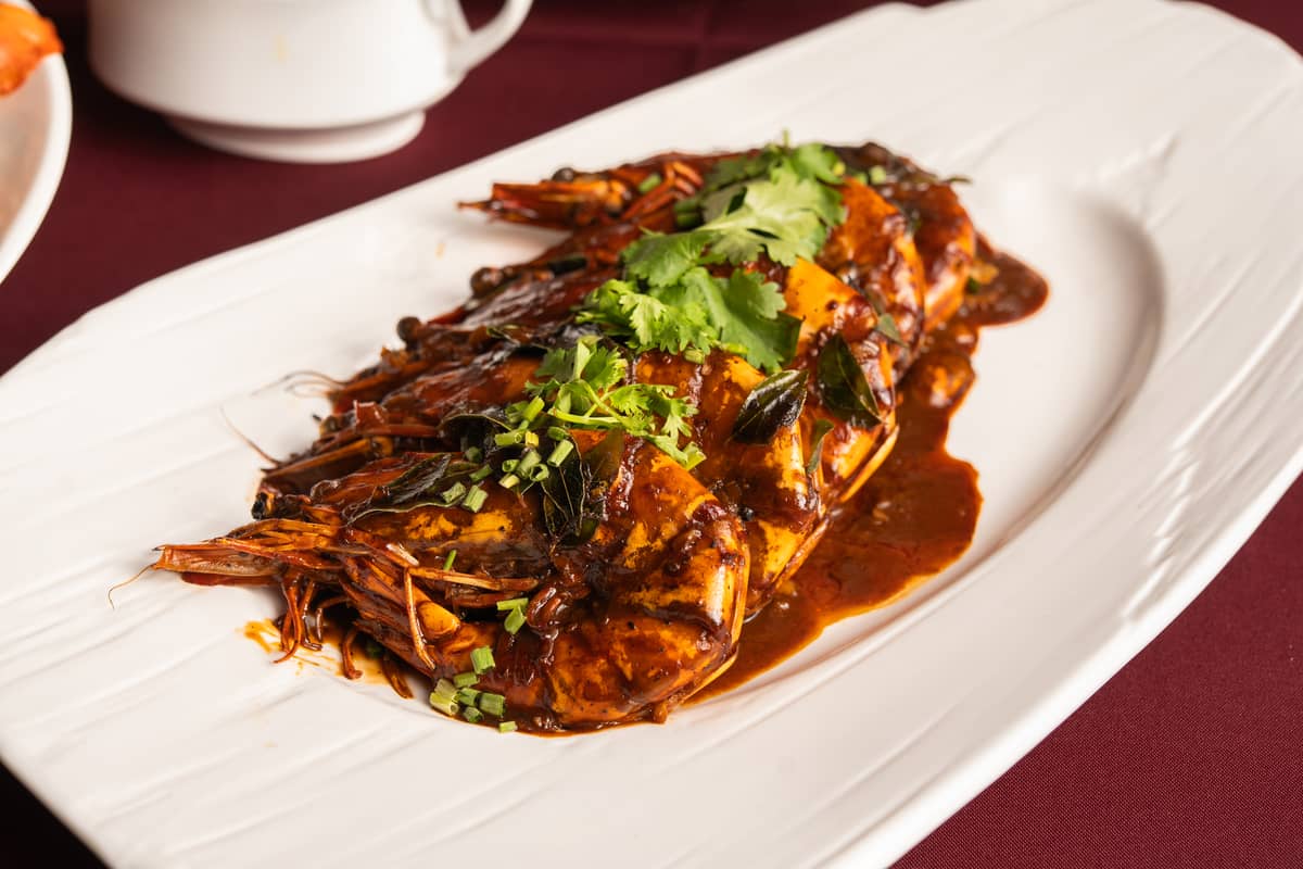 WOK-fried king prawn with butter black pepper gravy sauce.