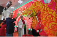 CSMC CEO and A Raul Pagdanganan (left) and CSMC vice president and chief medical officer Dr. Antonio Say do the ceremonial dotting of the dragon’s eye.