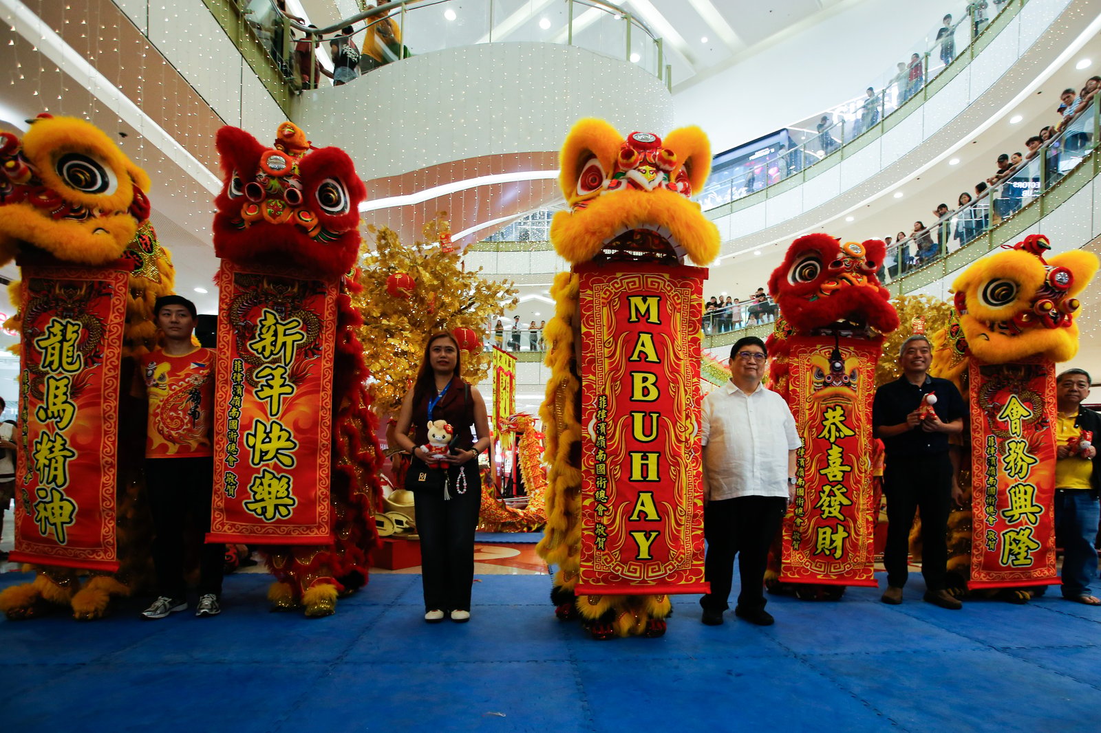 Members of the Philippine LingNam Athletic Federation perform traditional Chinese martial arts during SM City San Lazaro’s “Grand Lucky Dance” on Sunday, 15 February 2026, drawing crowds of shoppers as Manila marks the height of Lunar New Year celebrations.