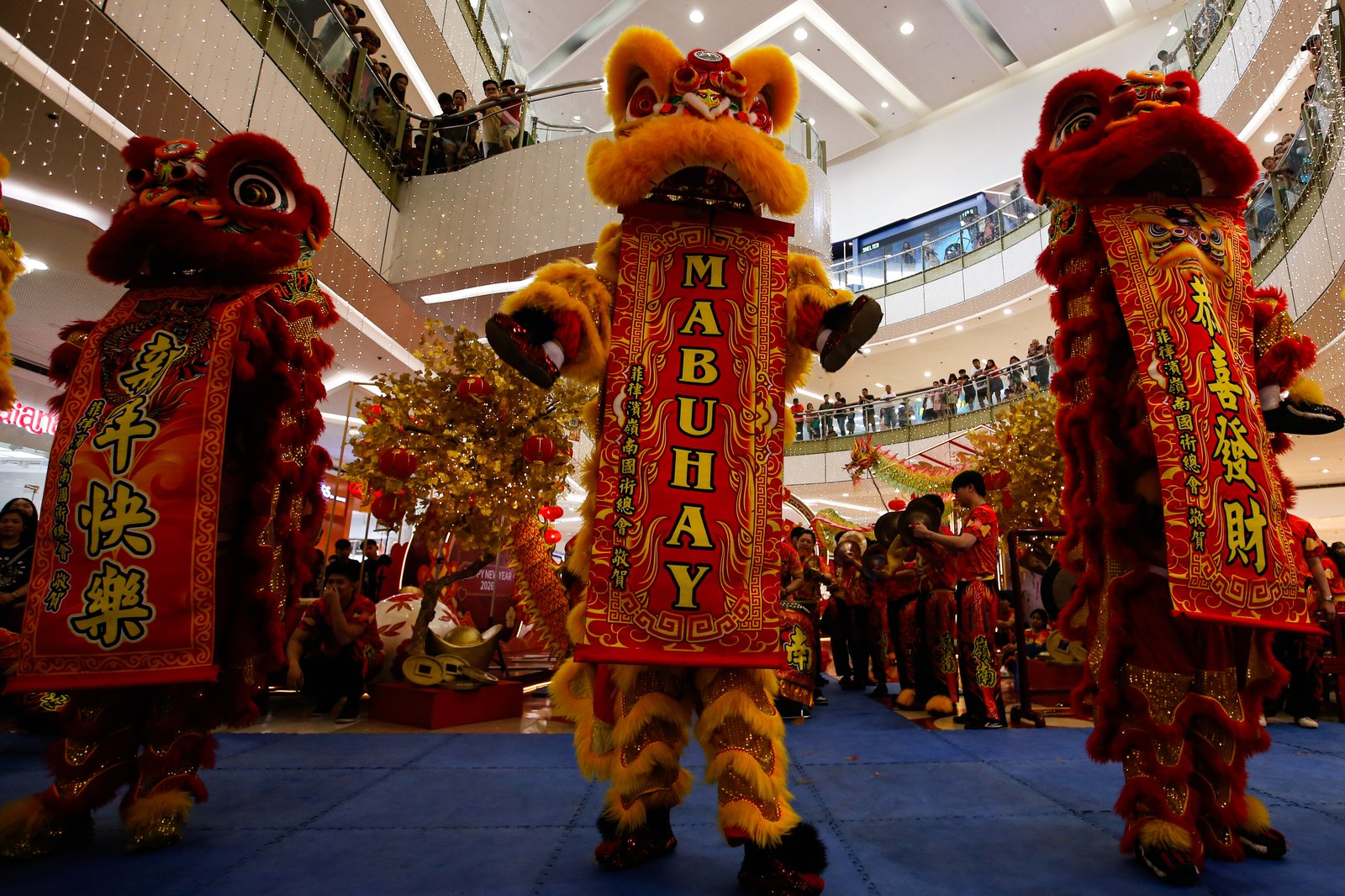 Members of the Philippine LingNam Athletic Federation perform traditional Chinese martial arts during SM City San Lazaro’s “Grand Lucky Dance” on Sunday, 15 February 2026, drawing crowds of shoppers as Manila marks the height of Lunar New Year celebrations.