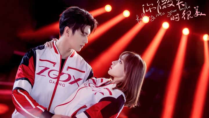 ‘FALLING Into Your Smile’ stars Xu Cai as Lu Sicheng and Cheng Xiao as Tong Yao.