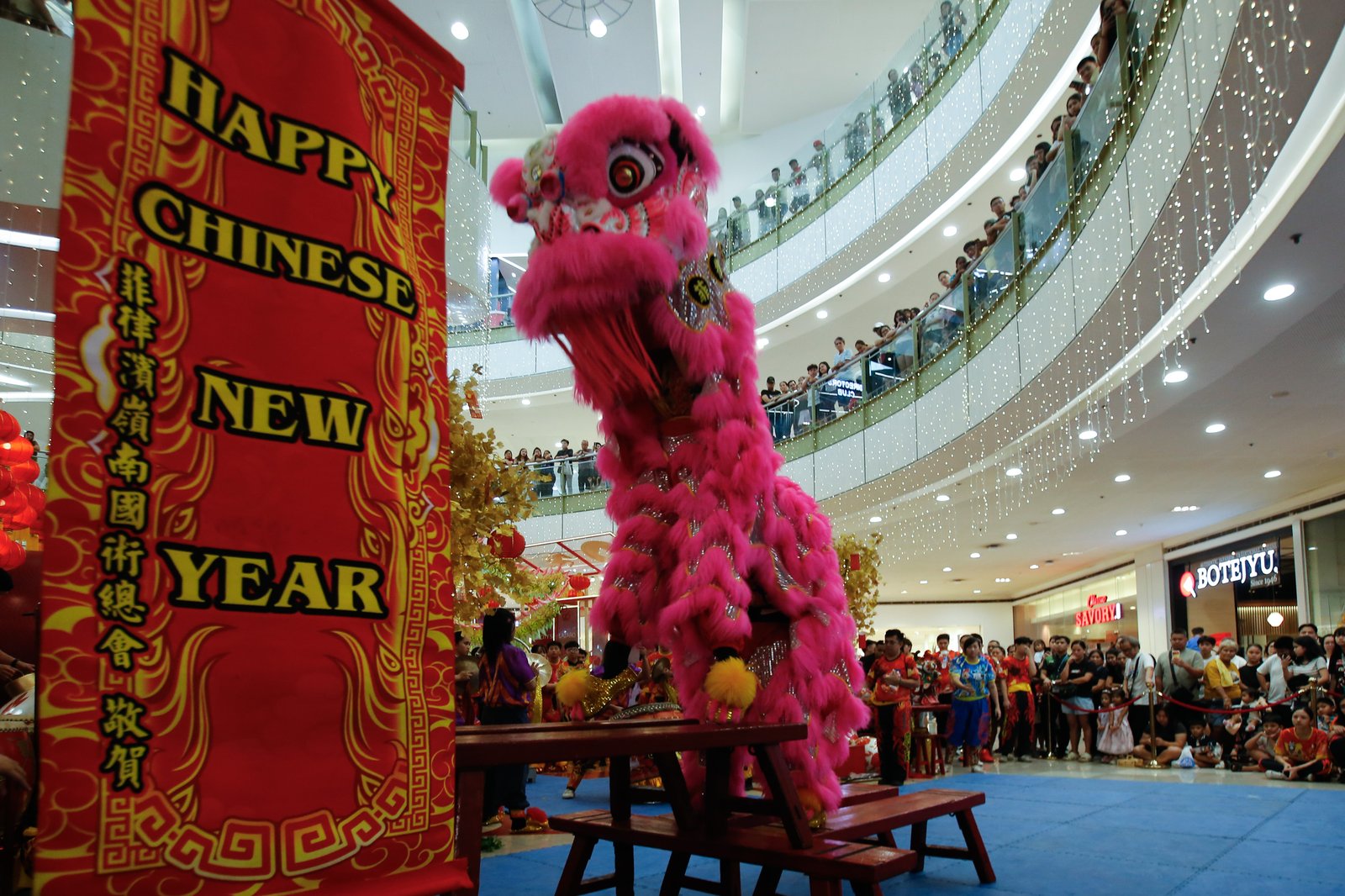 Members of the Philippine LingNam Athletic Federation perform traditional Chinese martial arts during SM City San Lazaro’s “Grand Lucky Dance” on Sunday, 15 February 2026, drawing crowds of shoppers as Manila marks the height of Lunar New Year celebrations.