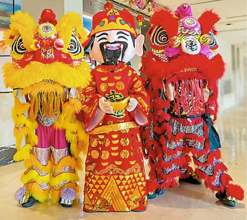 TRADITIONALl Dragon and Lion Dance.