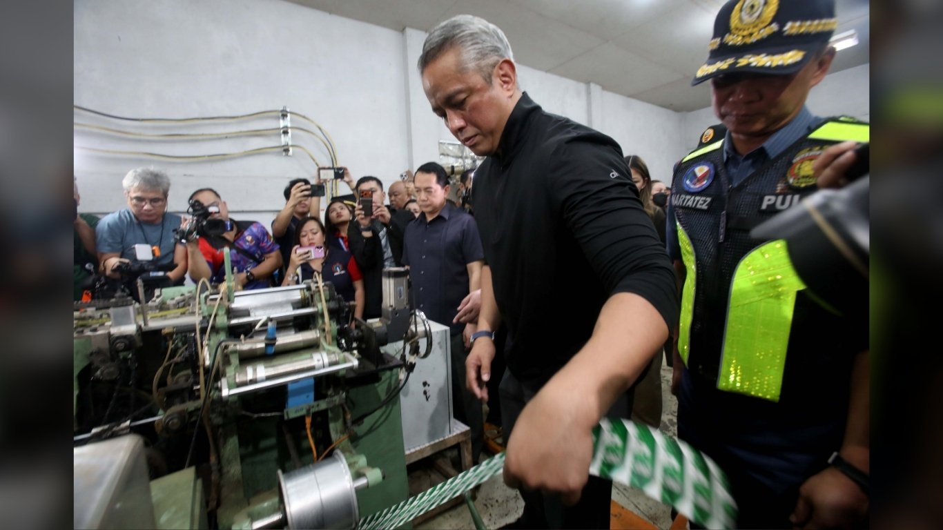 2 CL solons probed over cigarette busts
