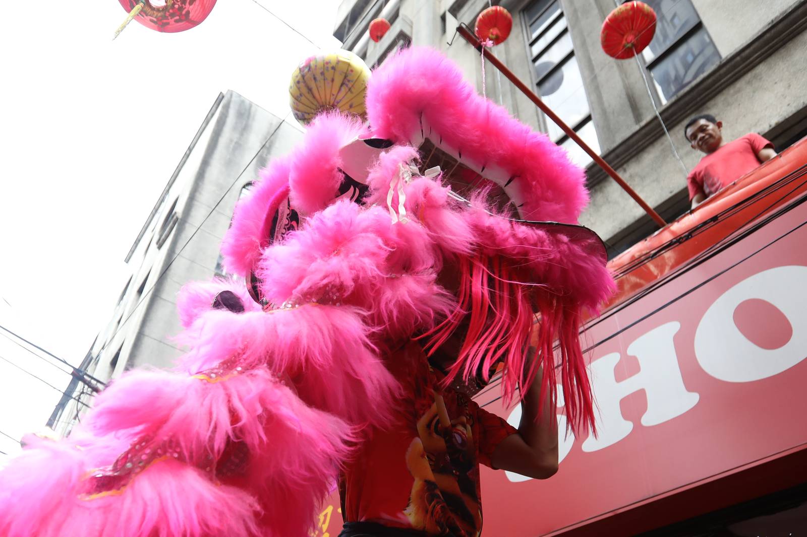 Dragon dancers are seen amid crackling fireworks outside a local supermarket in Chinatown, Binondo, Manila, in celebration of the Lunar New Year on Tuesday, 17 February 2026.| Aram Lascano/DAILY TRIBUNE