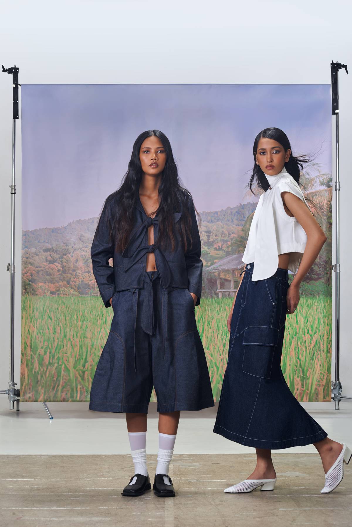 ‘UNTRAJÉ’ represents an abstraction of the traje de mestiza.