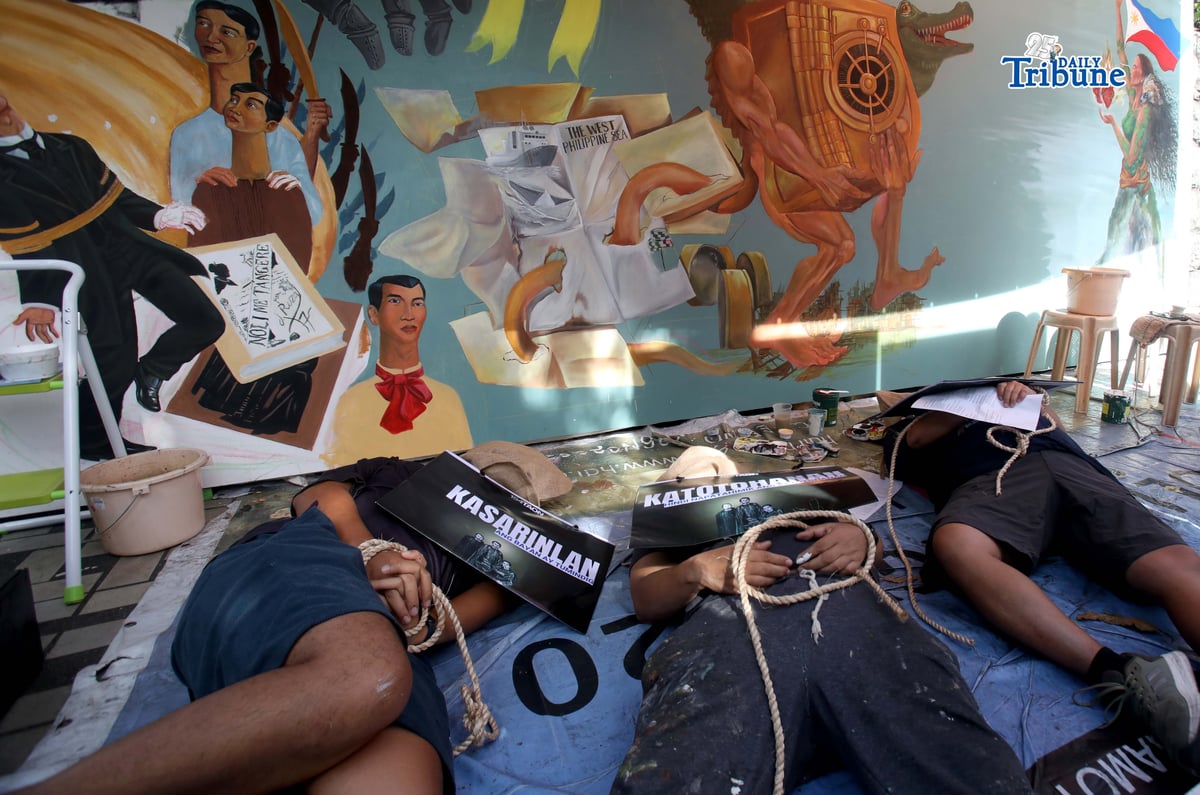 Artists perform GomBurZa reenactment at EDSA Shrine