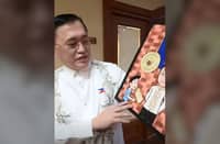 A child’s thank you Sen. Christopher ‘Bong’ Go holds a painting from a nine-year-old leukemia survivor from Iligan City, a simple gift of gratitude for assistance that helped cover hospital expenses during treatment.