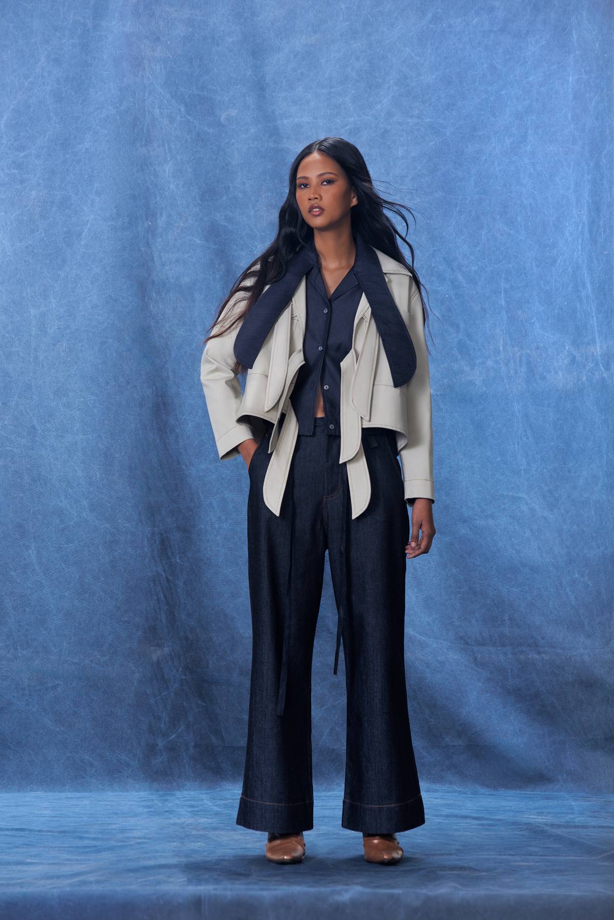 ‘UNTRAJÉ’ represents an abstraction of the traje de mestiza.