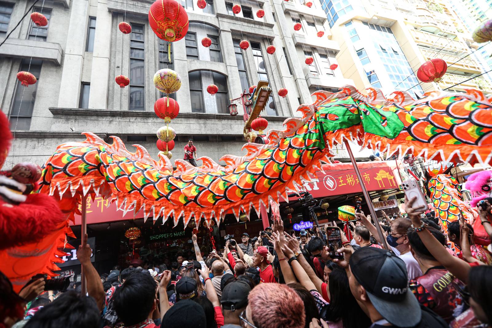 Dragon dancers are seen amid crackling fireworks outside a local supermarket in Chinatown, Binondo, Manila, in celebration of the Lunar New Year on Tuesday, 17 February 2026.| Aram Lascano/DAILY TRIBUNE