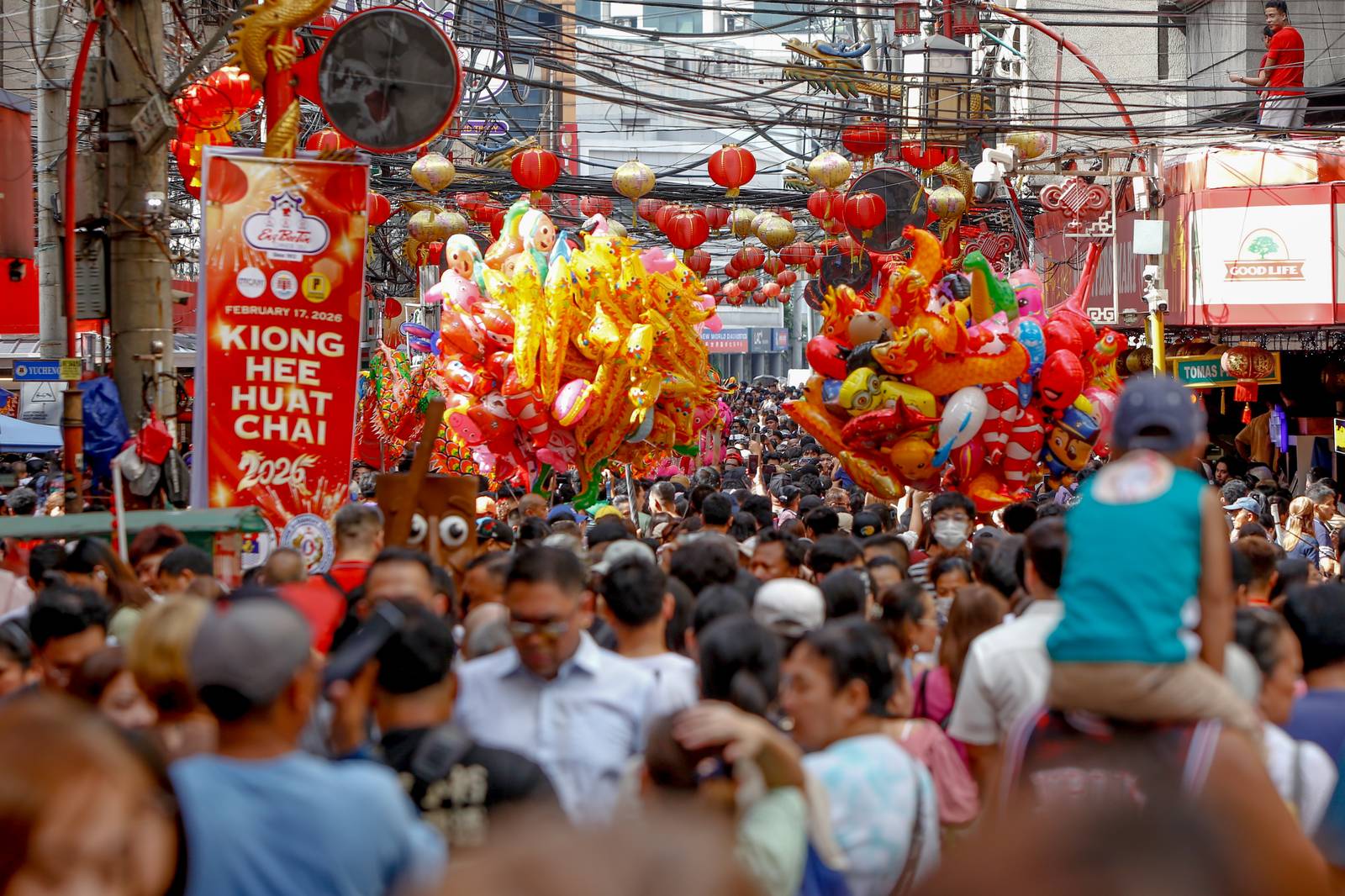 Dragon dancers are seen amid crackling fireworks outside a local supermarket in Chinatown, Binondo, Manila, in celebration of the Lunar New Year on Tuesday, 17 February 2026.| Aram Lascano/DAILY TRIBUNE