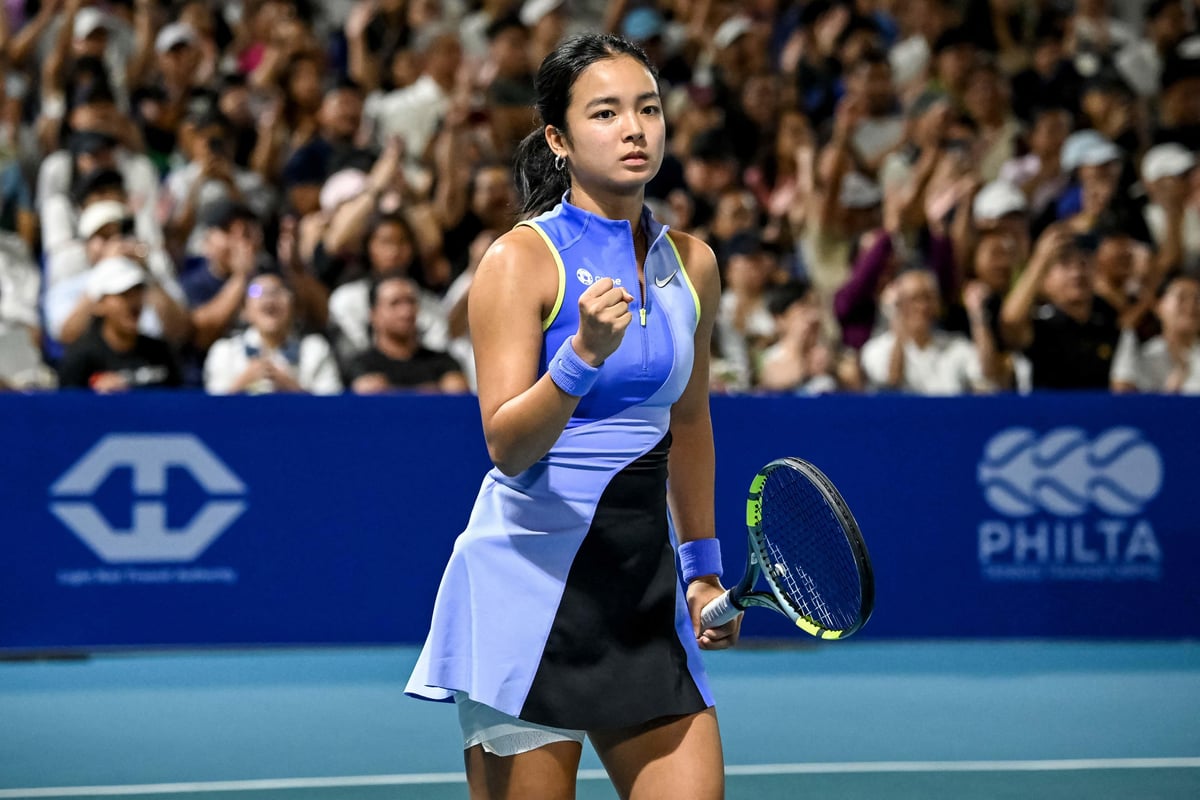 Eala stuns world No. 8, barges into Last 16